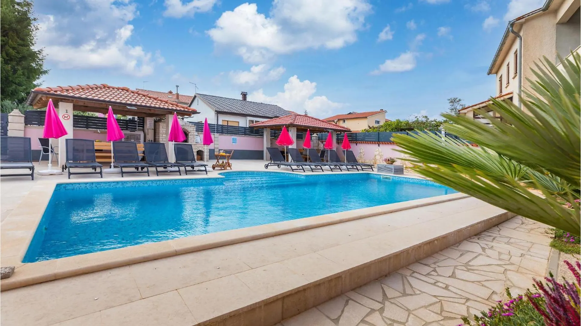 Stunning Apartment In Valbandon With Wifi Fažana